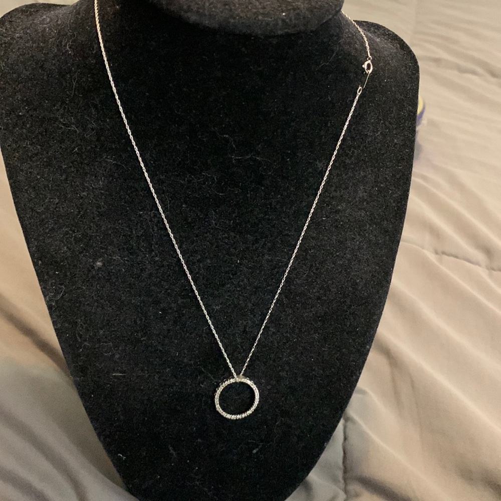10k w gold diamonds necklace. Firm